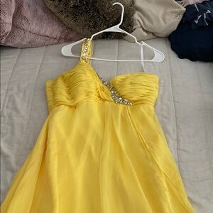 Yellow One-Shoulder prom dress